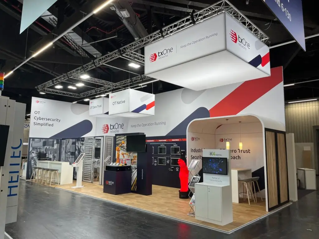 Messebau Galerie Meysel - Realisierter Messestand mit Traversen-Konstruktion und modernem Corporate Design